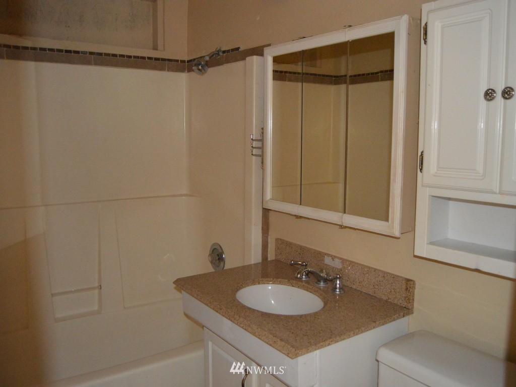518 Northwest Sigurd Hanson Road Poulsbo, WA 98370 - Photo 11 of 24 Gallery Image 11