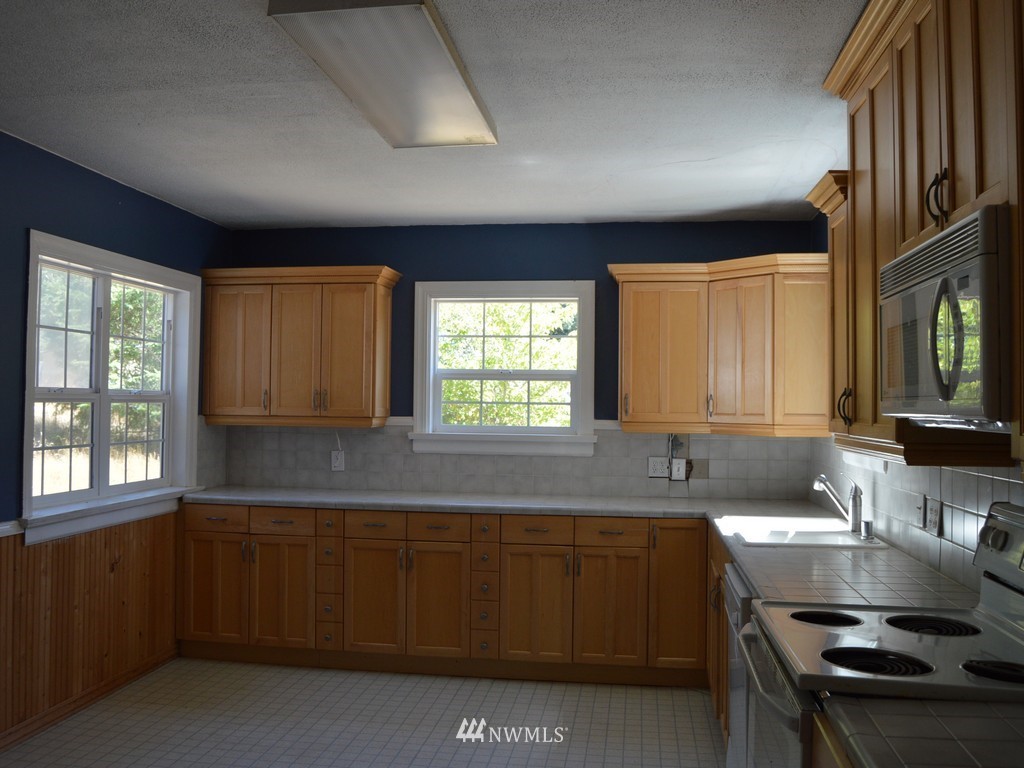 518 Northwest Sigurd Hanson Road Poulsbo, WA 98370 - Photo 12 of 24 Gallery Image 12