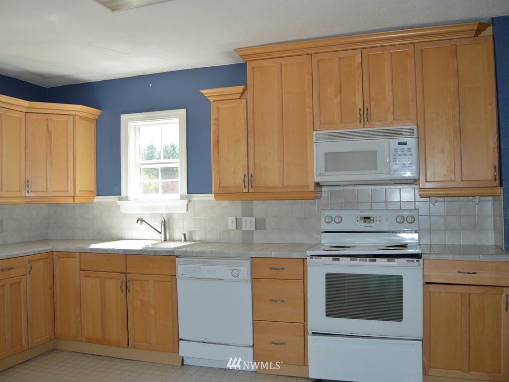 518 Northwest Sigurd Hanson Road Poulsbo, WA 98370 - Photo 13 of 24 Gallery Image 13