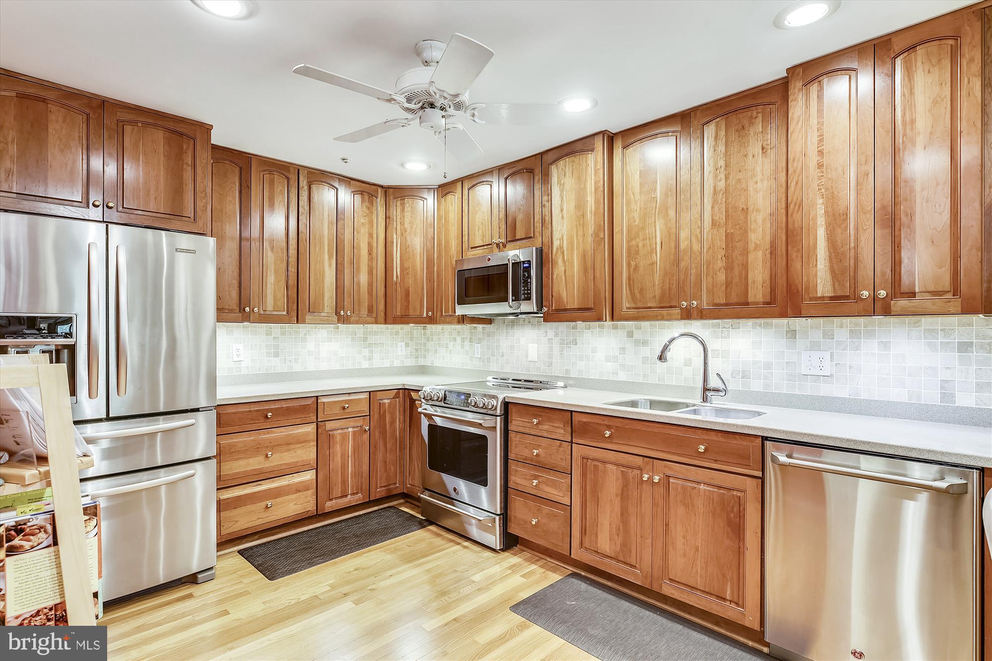 1913 Lakeport Way Reston, VA 20191 - Photo 3 of 26 Gallery Image 3
