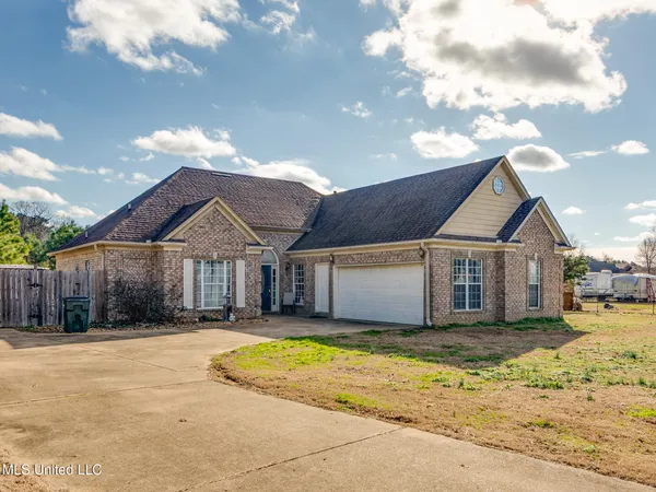 $230,000 | 192 Southbrook Drive, Byhalia, MS 38611