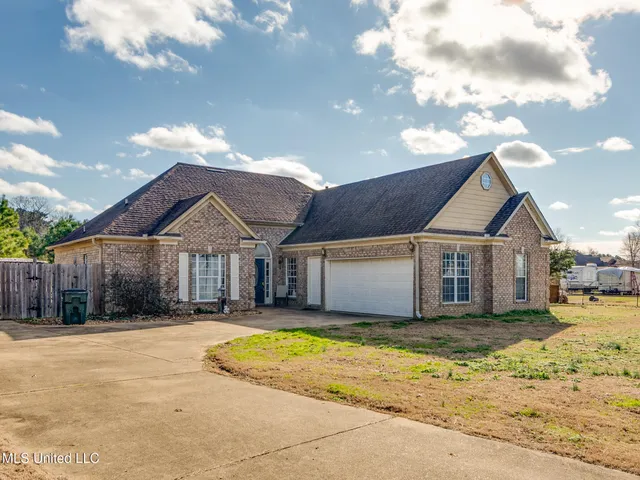 $260,000 | 192 Southbrook Drive, Byhalia, MS 38611