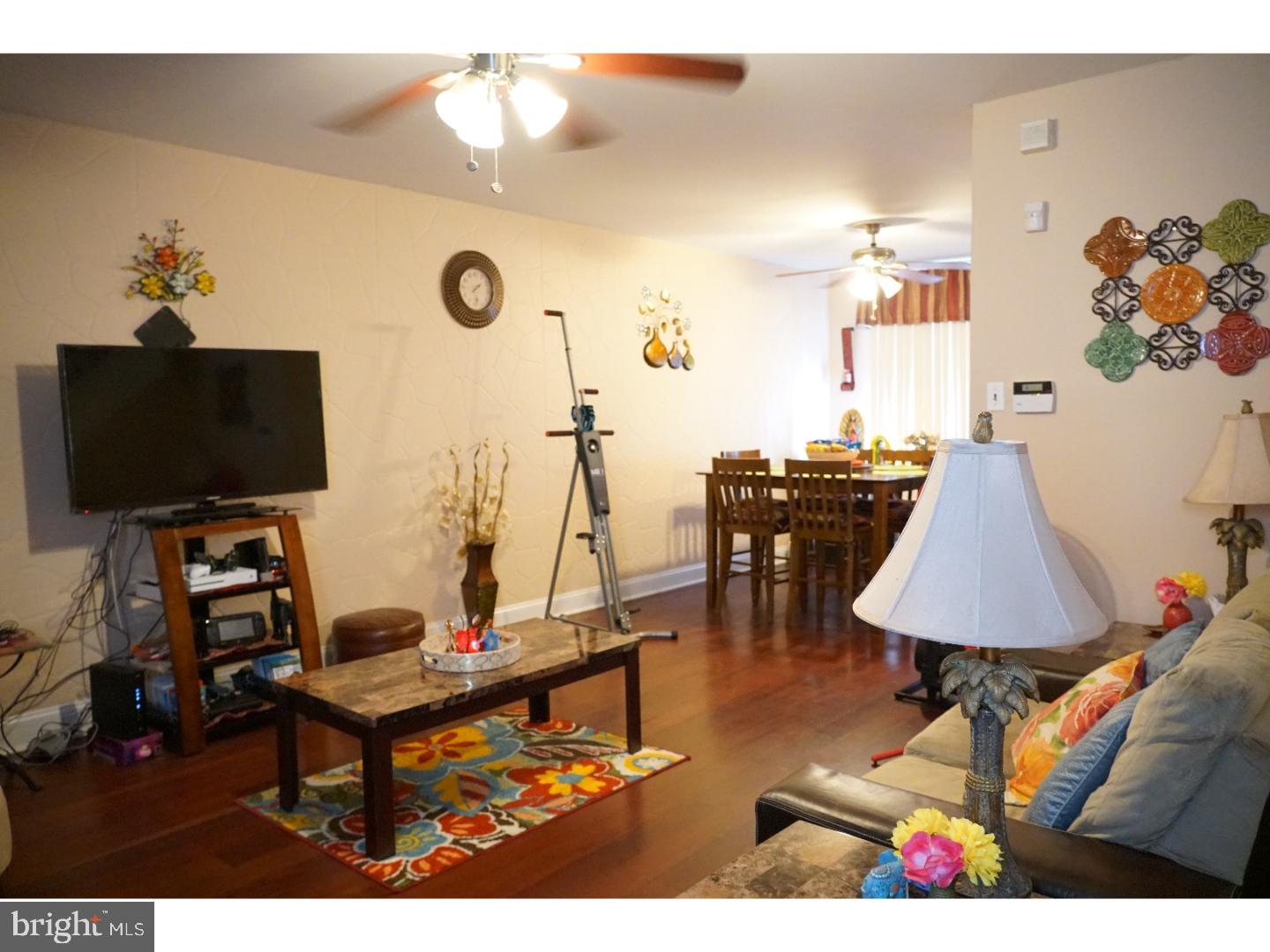 3748 L L Philadelphia, PA 19124 - Photo 4 of 13 Living Room