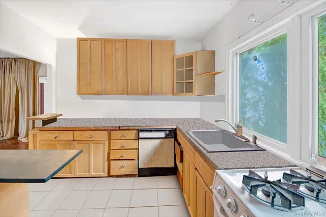 $489,999 | 2 Valois Place, Mount Vernon, NY 10552