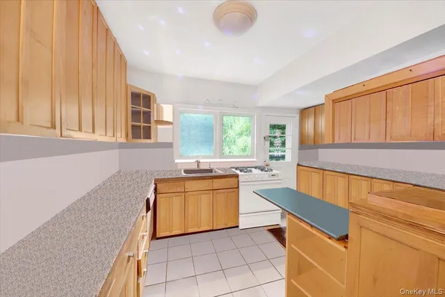 $489,999 | 2 Valois Place, Mount Vernon, NY 10552