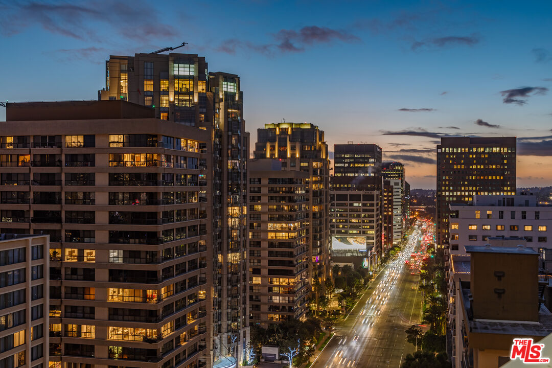 10727 Wilshire Boulevard, Unit 1805 Los Angeles, CA 90024 - Photo 34 of 34 a picture of building view