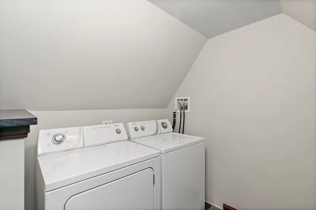 $2,200 | 102 Minnie Street, Unit 2, Crystal Lake, IL 60014