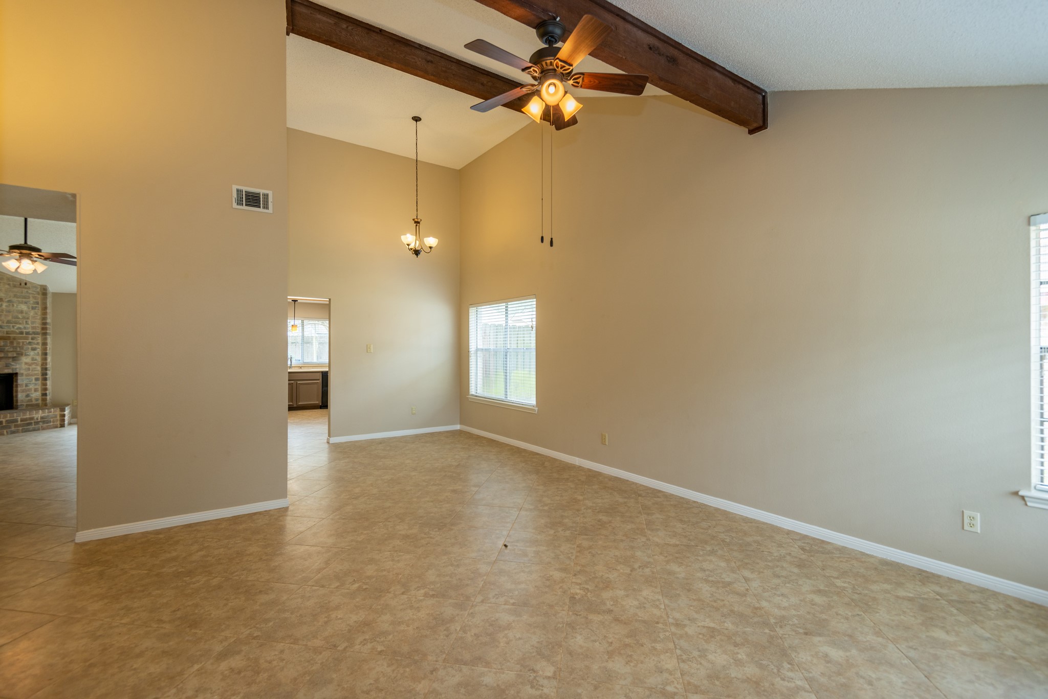 12034 Paddock Way Houston, TX 77065 - Photo 4 of 19 Large open living and dining room