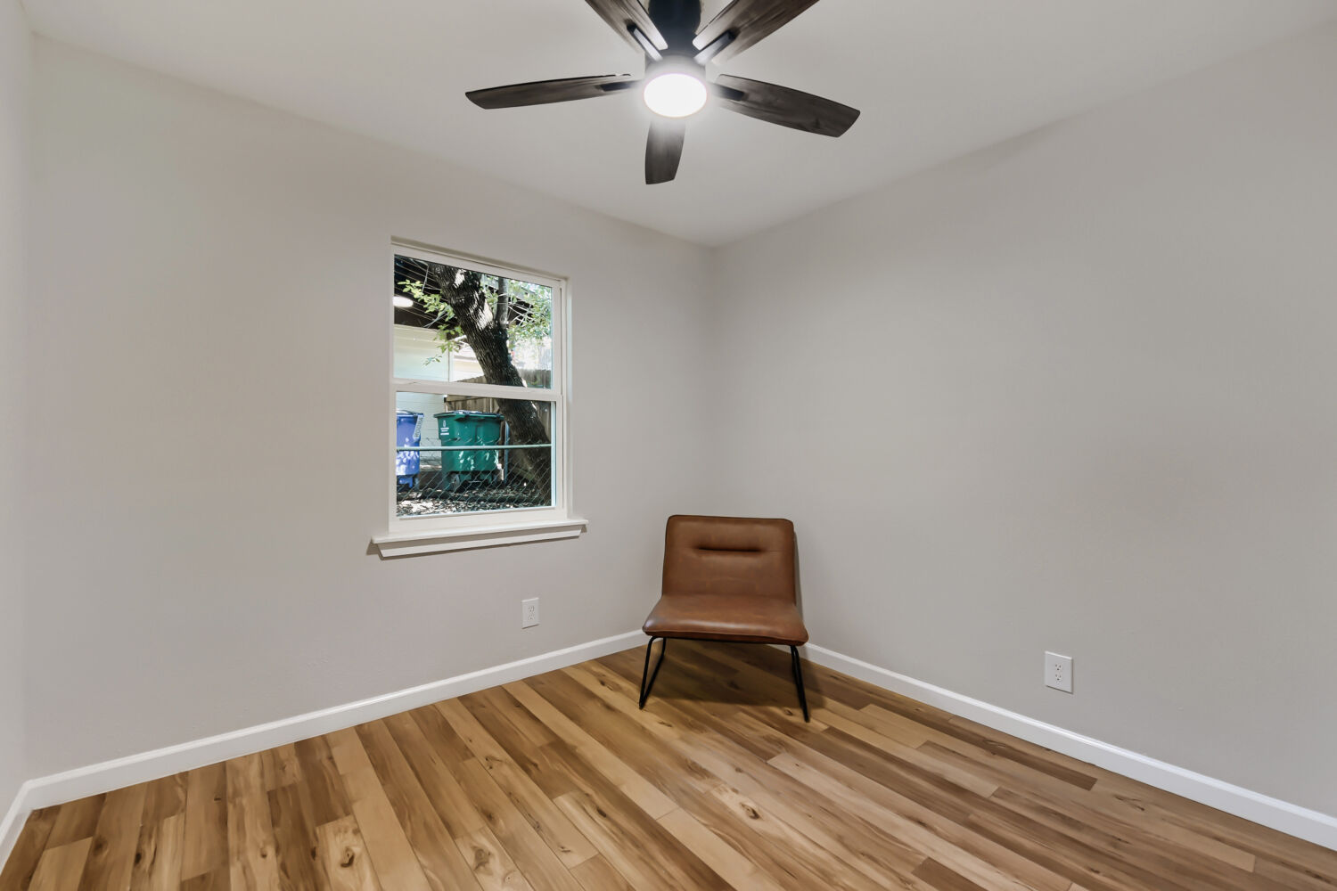 304 Sheraton Avenue Austin, TX 78745 - Photo 21 of 32 middle bedroom