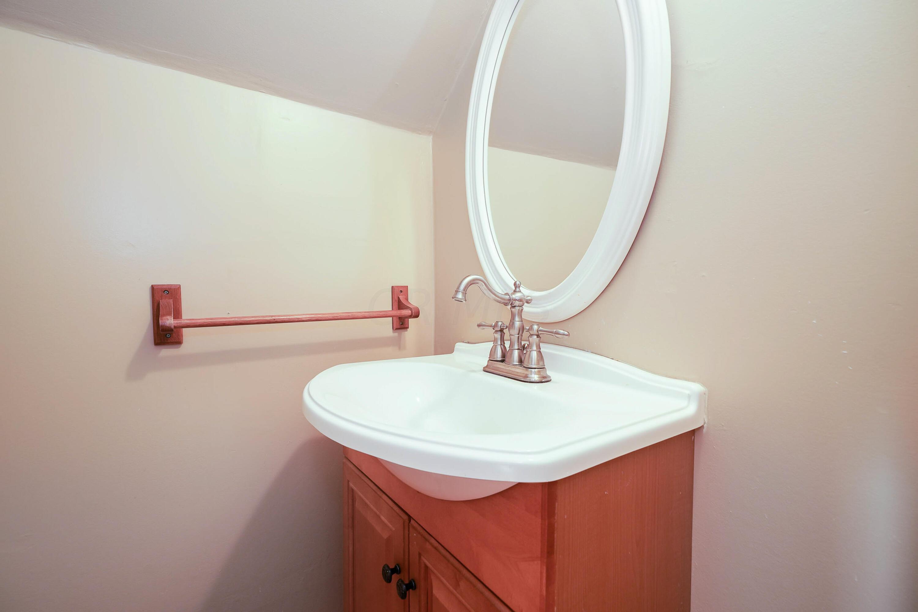 413 Darbyhurst Road Columbus, OH 43228 - Photo 21 of 34 Upstairs Half Bathroom
