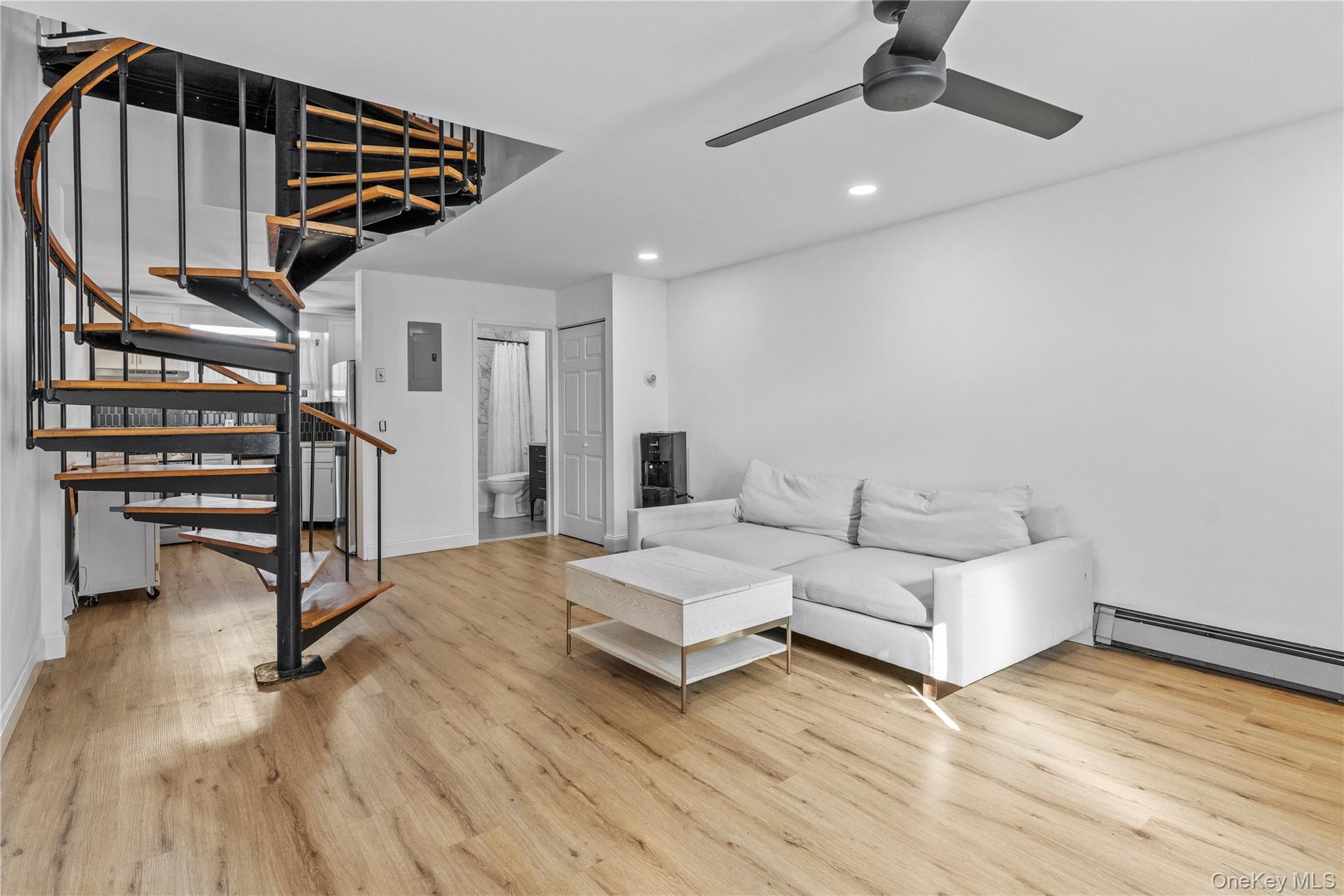 1 Beecher Lane, Unit C4 Peekskill, NY 10566 - Photo 3 of 11 a living room with furniture