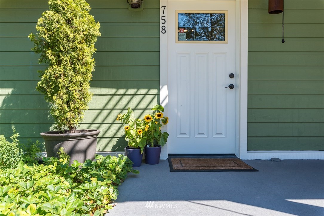 758 Arrowhead Road Camano Island, WA 98282 - Photo 7 of 40 Gallery Image 7