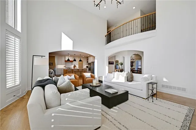 $955,000 | 5303 166th Terrace, Overland Park, KS 66085