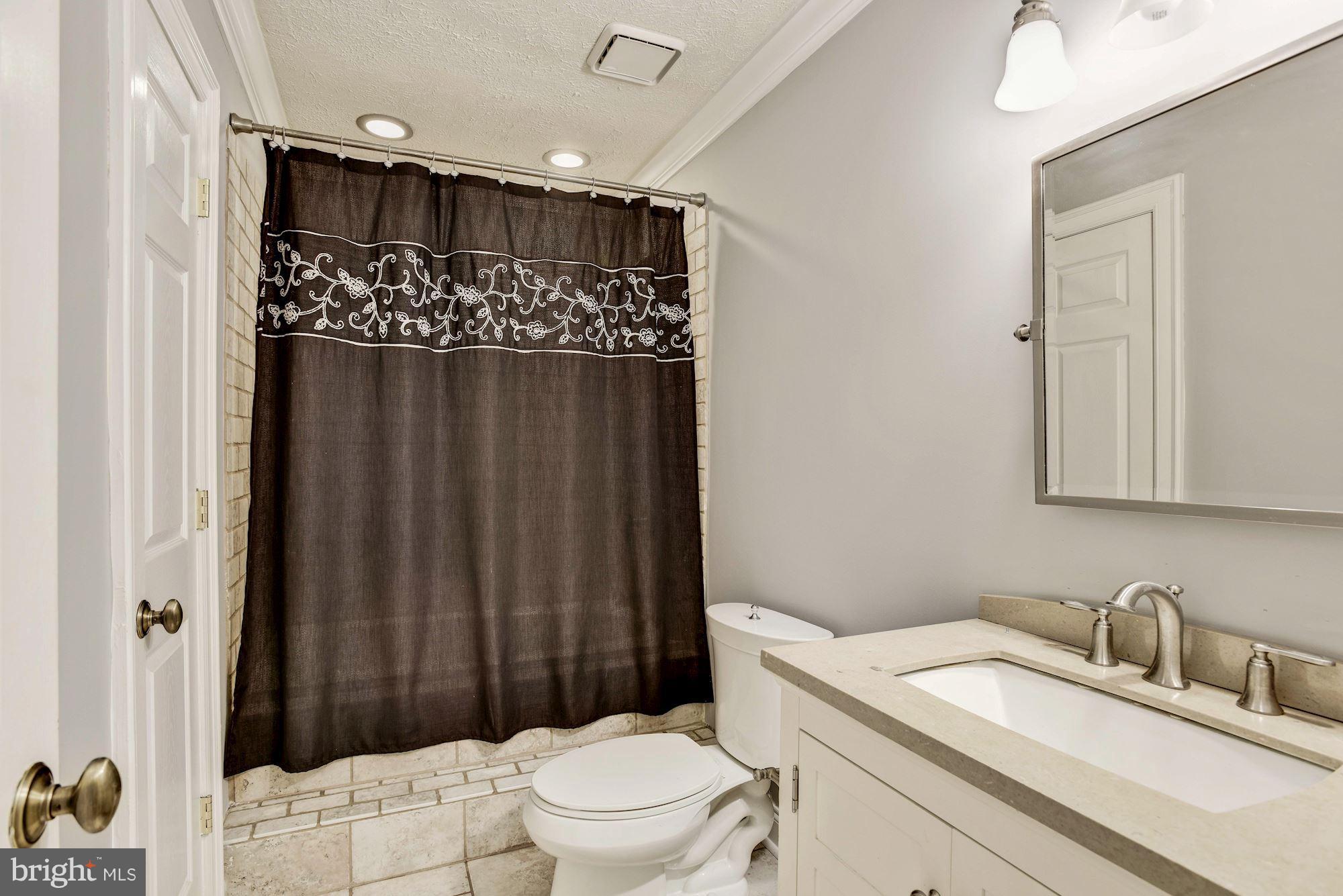 8103 Whites Cove Road Pasadena, MD 21122 - Photo 22 of 30 Full Bath