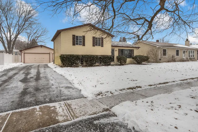 $254,900 | 809 Thompson Avenue, Winthrop Harbor, IL 60096