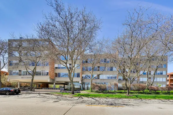 $305,000 | 2024 St Johns Avenue, Unit 301, Highland Park, IL 60035