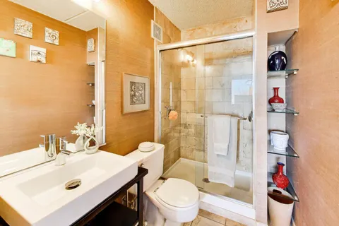 $305,000 | 2024 St Johns Avenue, Unit 301, Highland Park, IL 60035