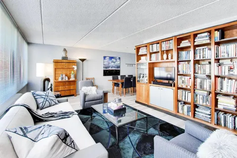 $305,000 | 2024 St Johns Avenue, Unit 301, Highland Park, IL 60035