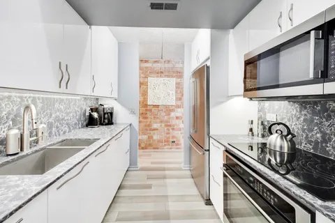 $305,000 | 2024 St Johns Avenue, Unit 301, Highland Park, IL 60035