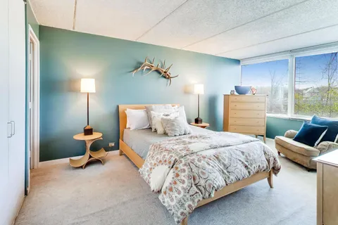 $305,000 | 2024 St Johns Avenue, Unit 301, Highland Park, IL 60035