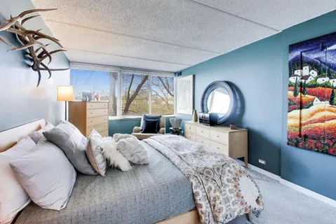 $305,000 | 2024 St Johns Avenue, Unit 301, Highland Park, IL 60035