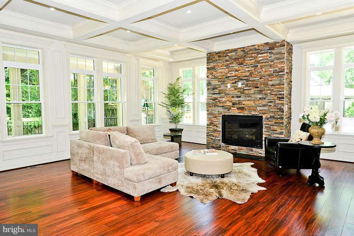 6205 Park Road McLean, VA 22101 - Photo 11 of 30 Family Room