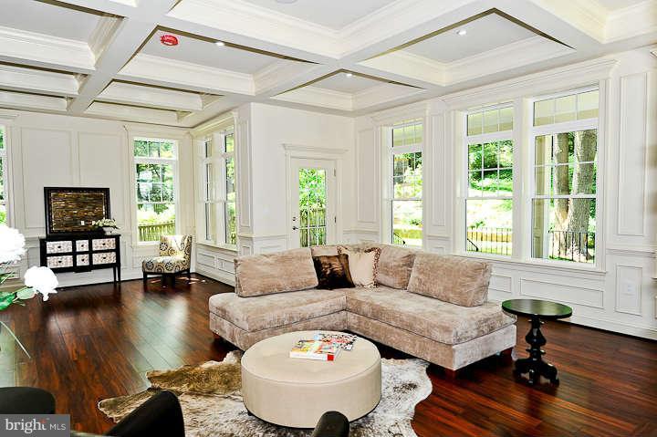 6205 Park Road McLean, VA 22101 - Photo 12 of 30 Family Room