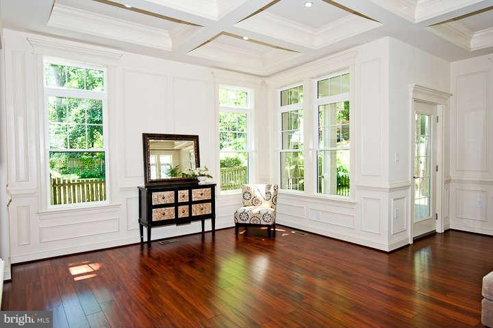 6205 Park Road McLean, VA 22101 - Photo 13 of 30 Family Room