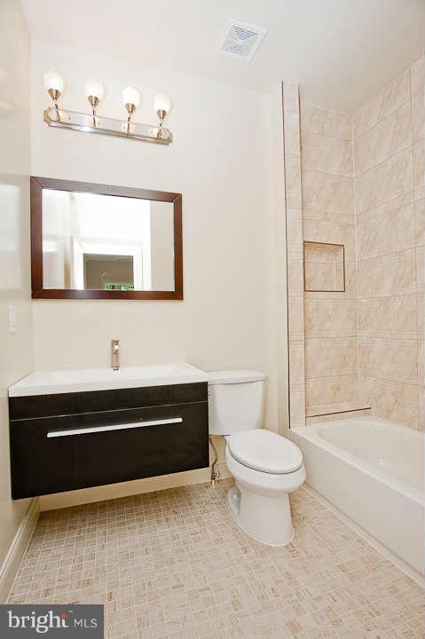 6205 Park Road McLean, VA 22101 - Photo 22 of 30 Bath