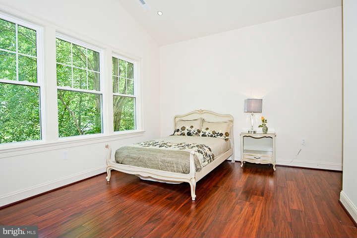 6205 Park Road McLean, VA 22101 - Photo 23 of 30 Bedroom