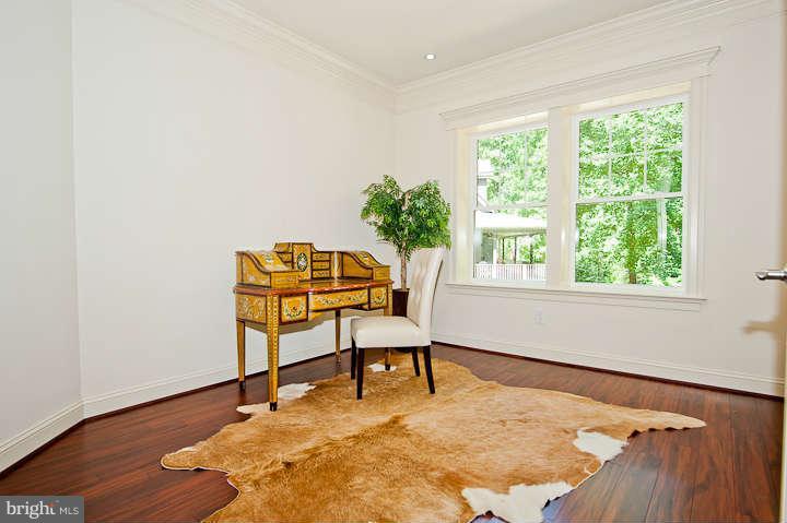 6205 Park Road McLean, VA 22101 - Photo 5 of 30 Interior (General)
