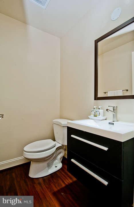 6205 Park Road McLean, VA 22101 - Photo 6 of 30 Bath