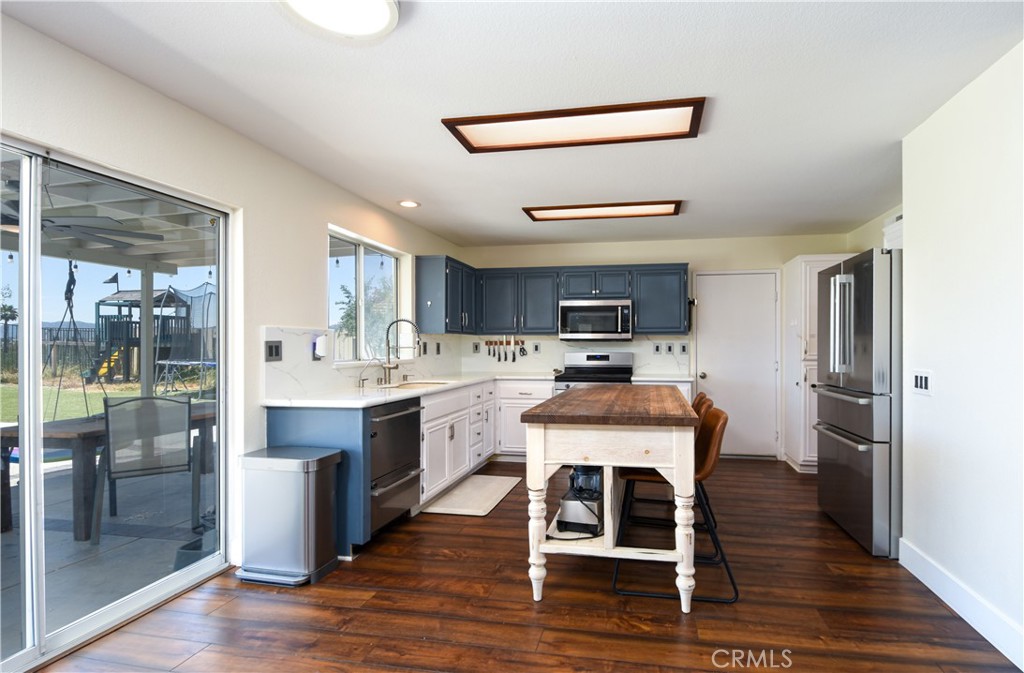 33239 Corte Yaca Temecula, CA 92592 - Photo 3 of 48 update kitchen