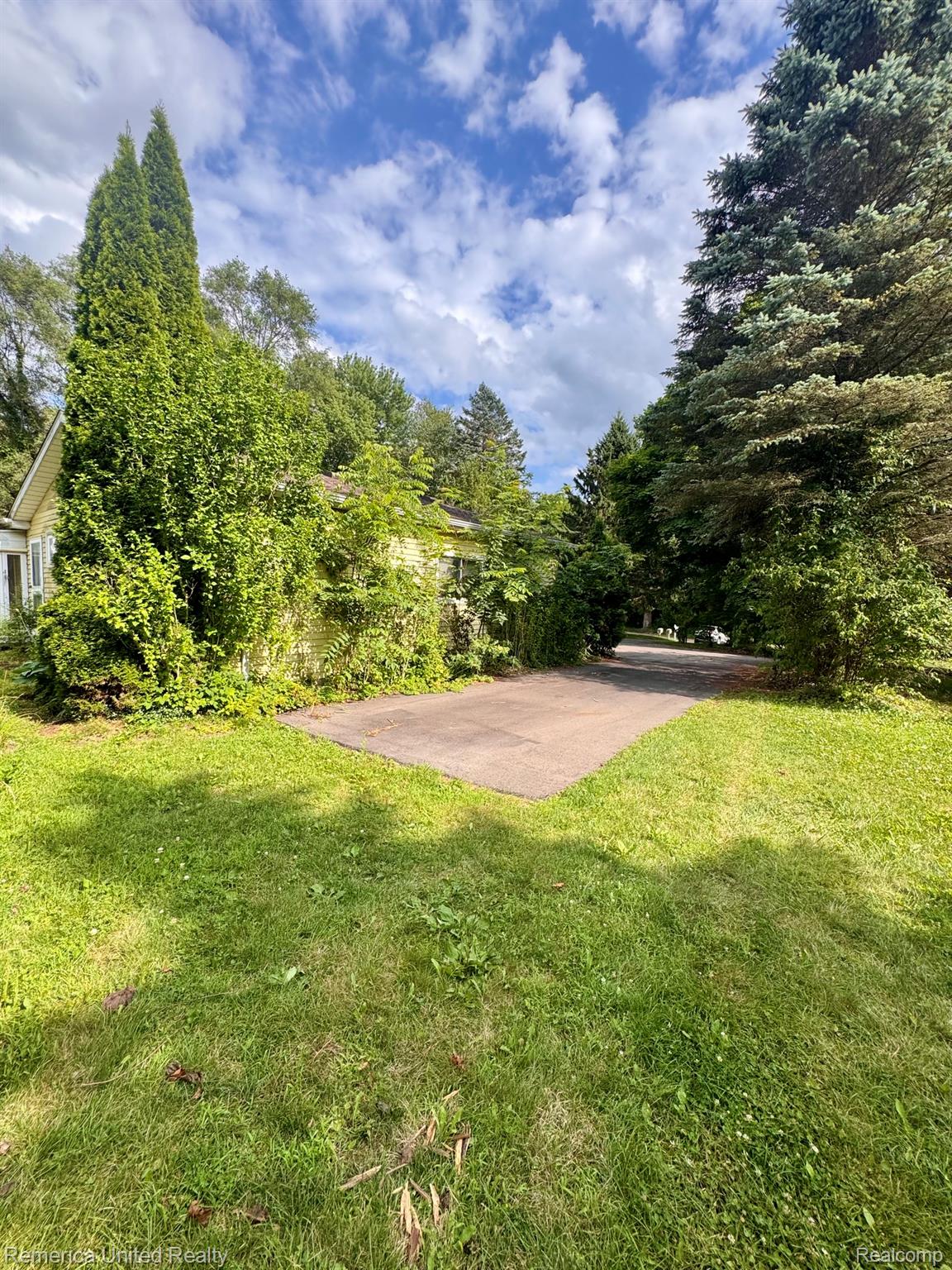 500 Keddle Road Howell, MI 48843 - Photo 9 of 30 5c back.jpeg
