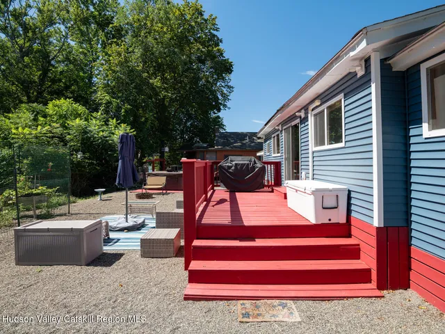 a view of entryway and hall