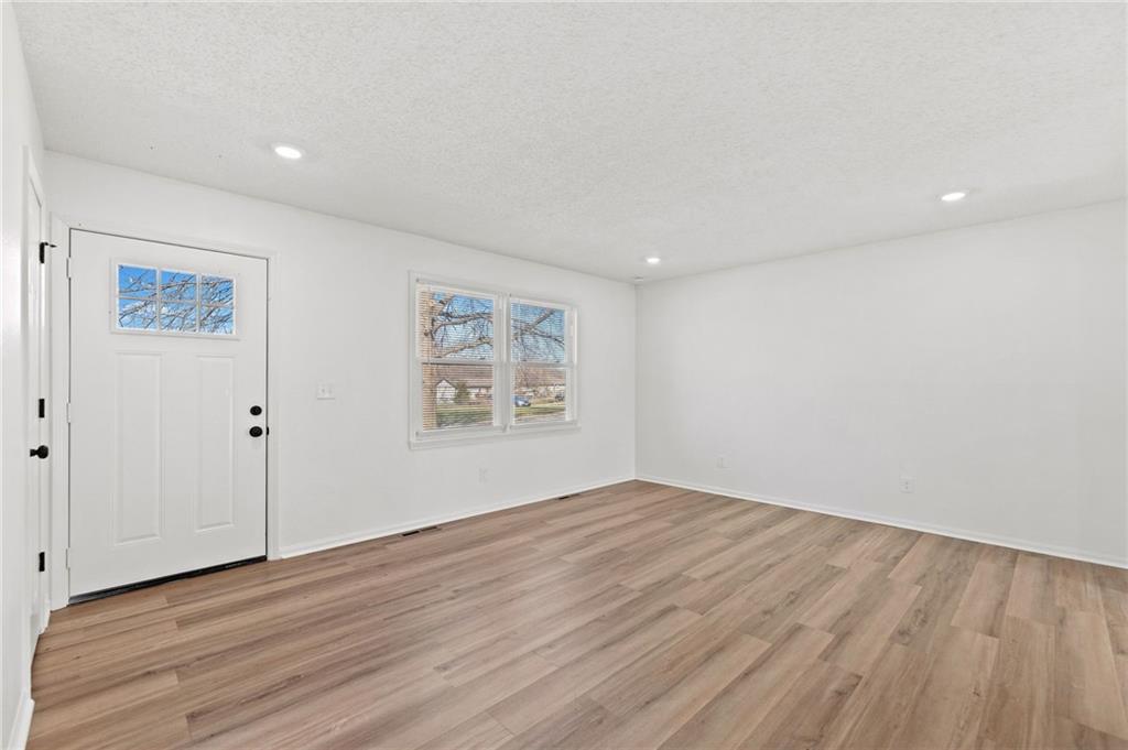 1707 Stacy Road Harrisonville, MO 64701 - Photo 2 of 35