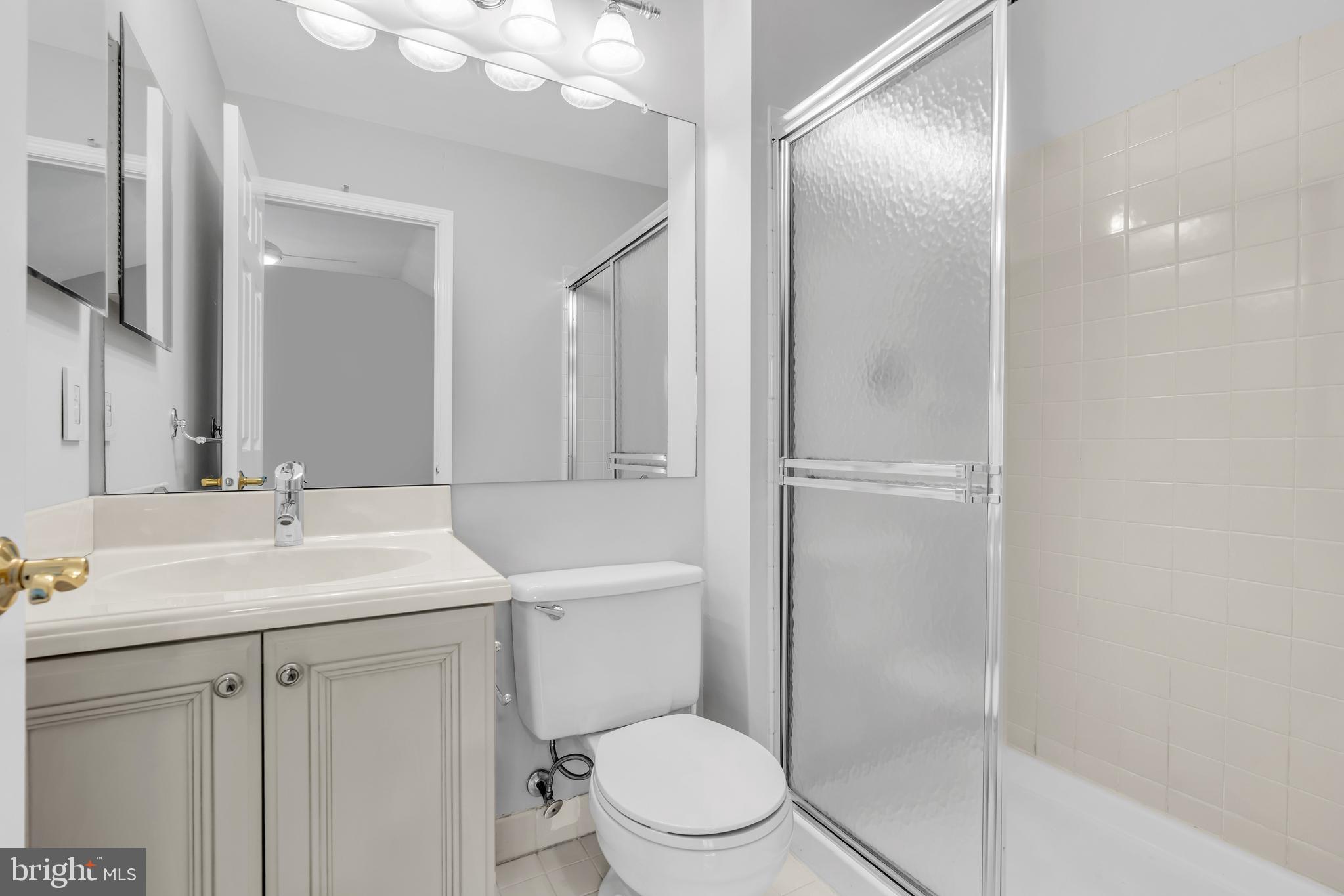 10 Reed Drive North Princeton Junction, NJ 08550 - Photo 36 of 55 Full bath in bedroom 4