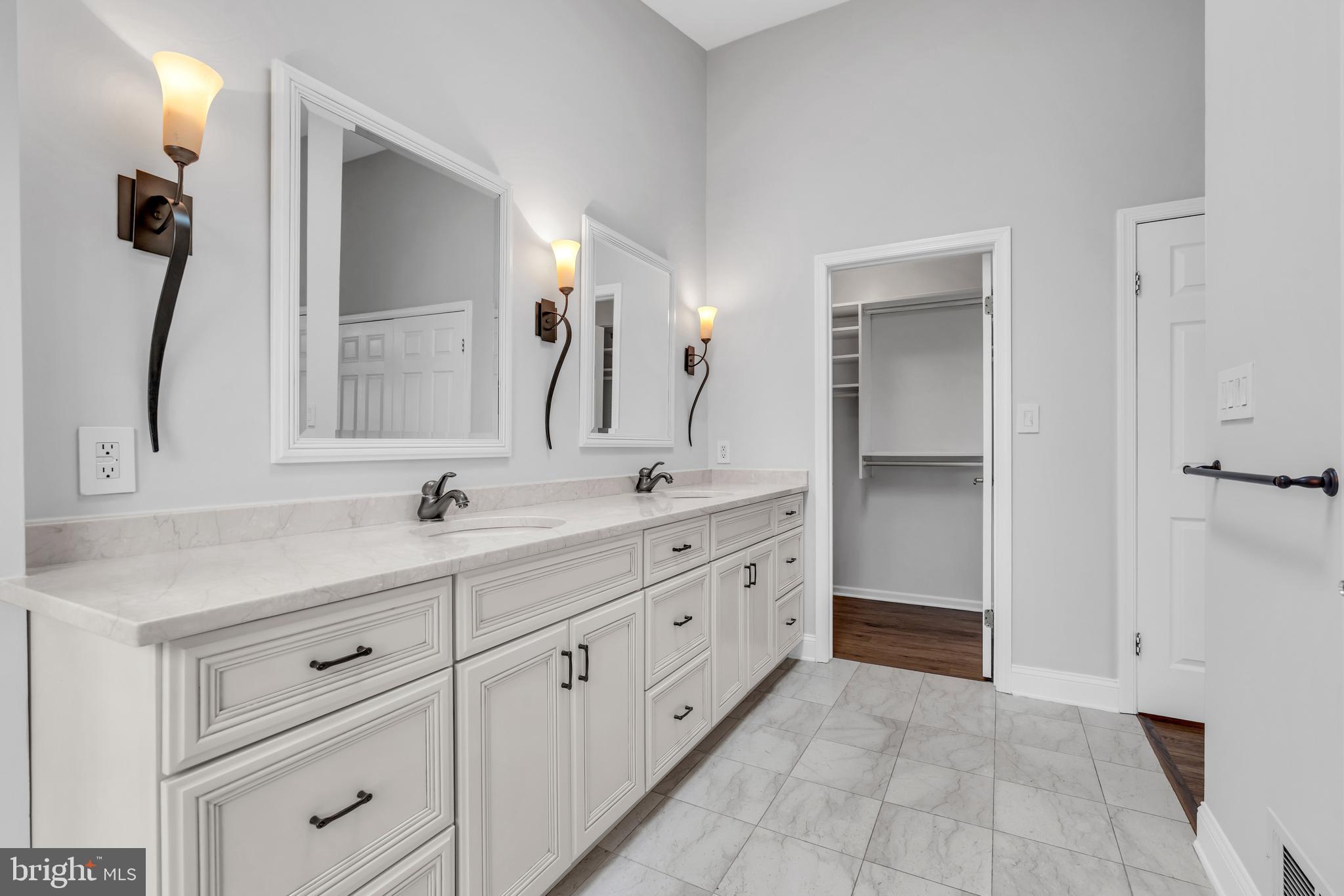 10 Reed Drive North Princeton Junction, NJ 08550 - Photo 45 of 55 Primary bathroom