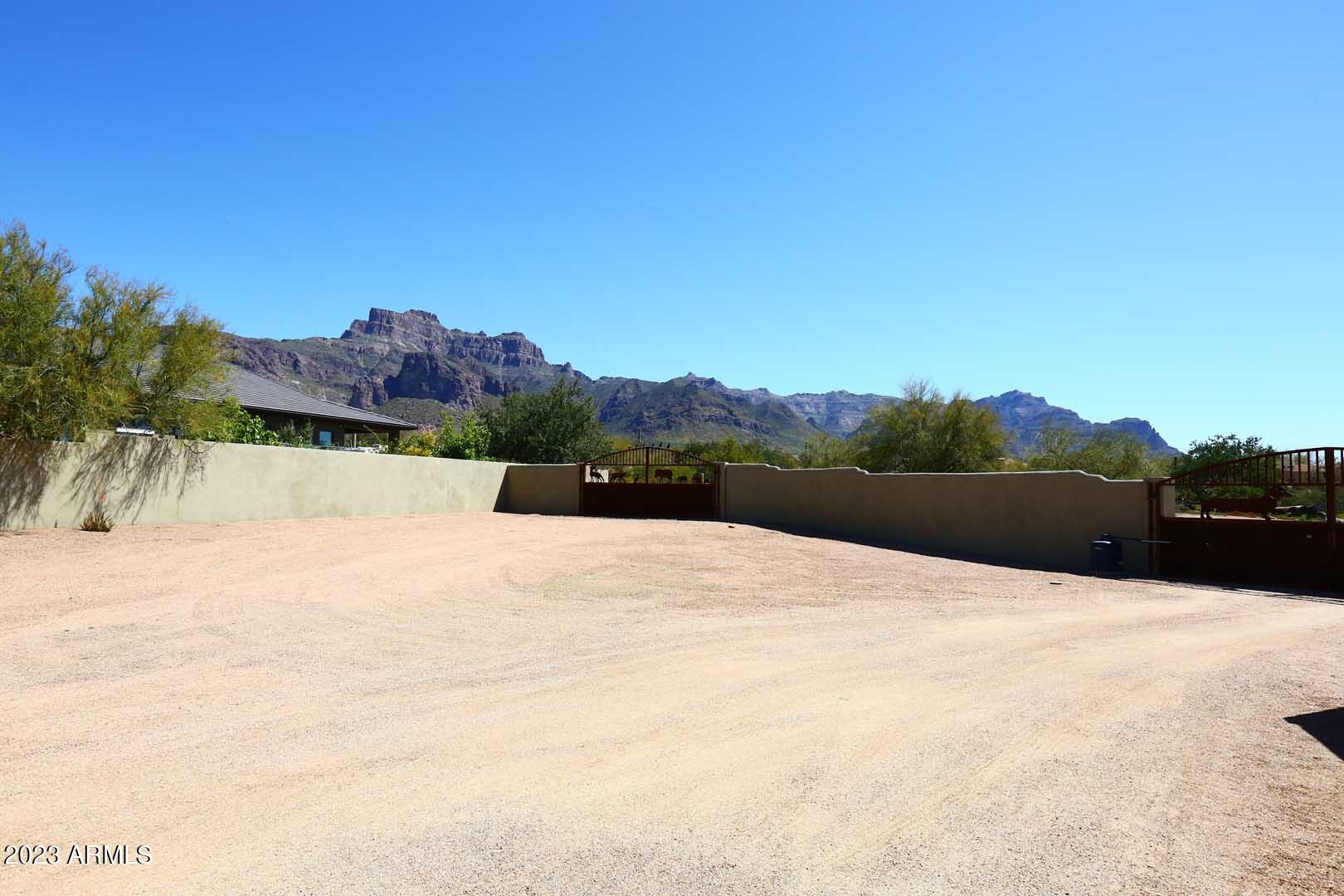 318 South Sixshooter Road Apache Junction, AZ 85119 - Photo 8 of 57 Front Mountain View