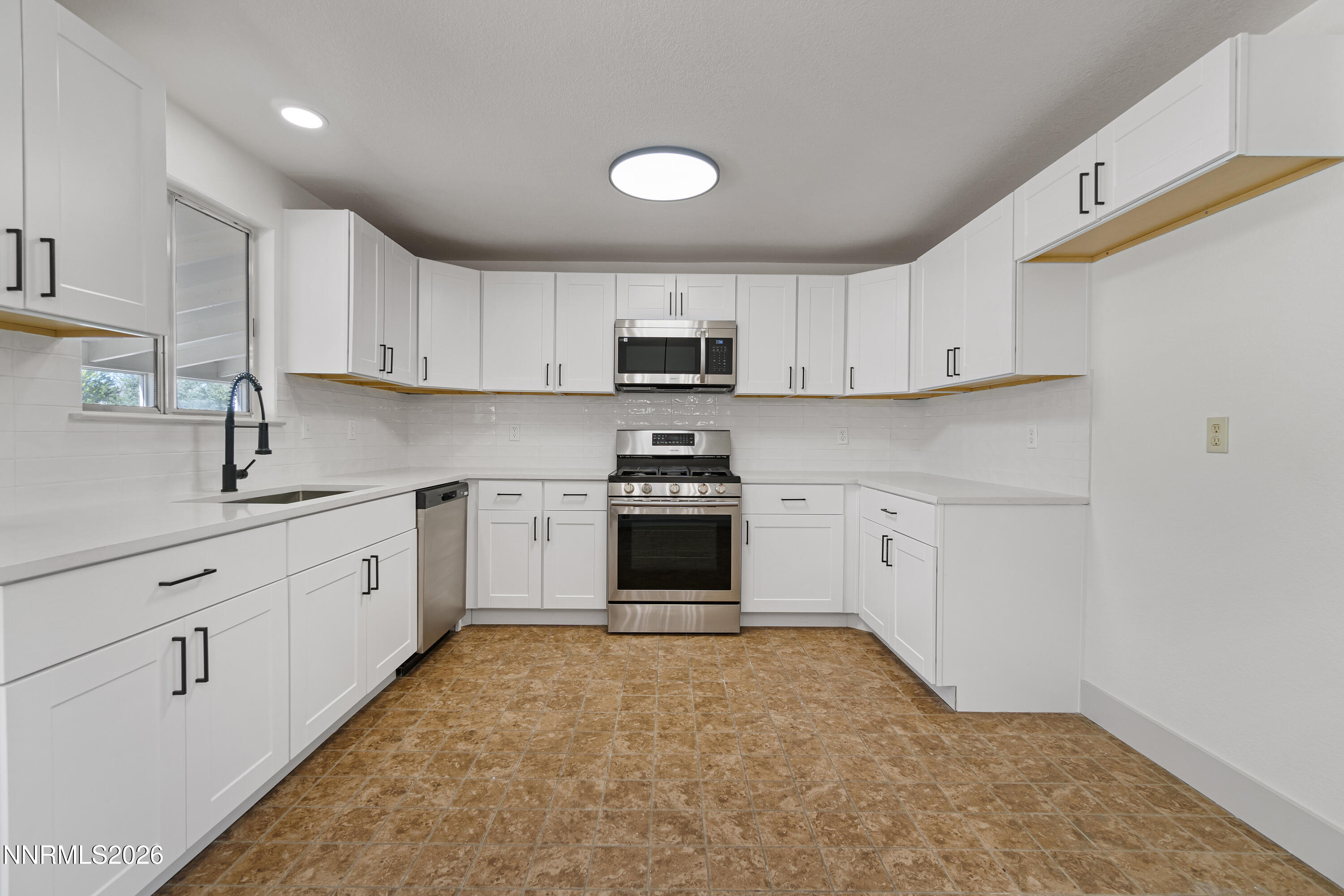 102 Ring Road Dayton, NV 89403 - Photo 11 of 30 DSC07782
