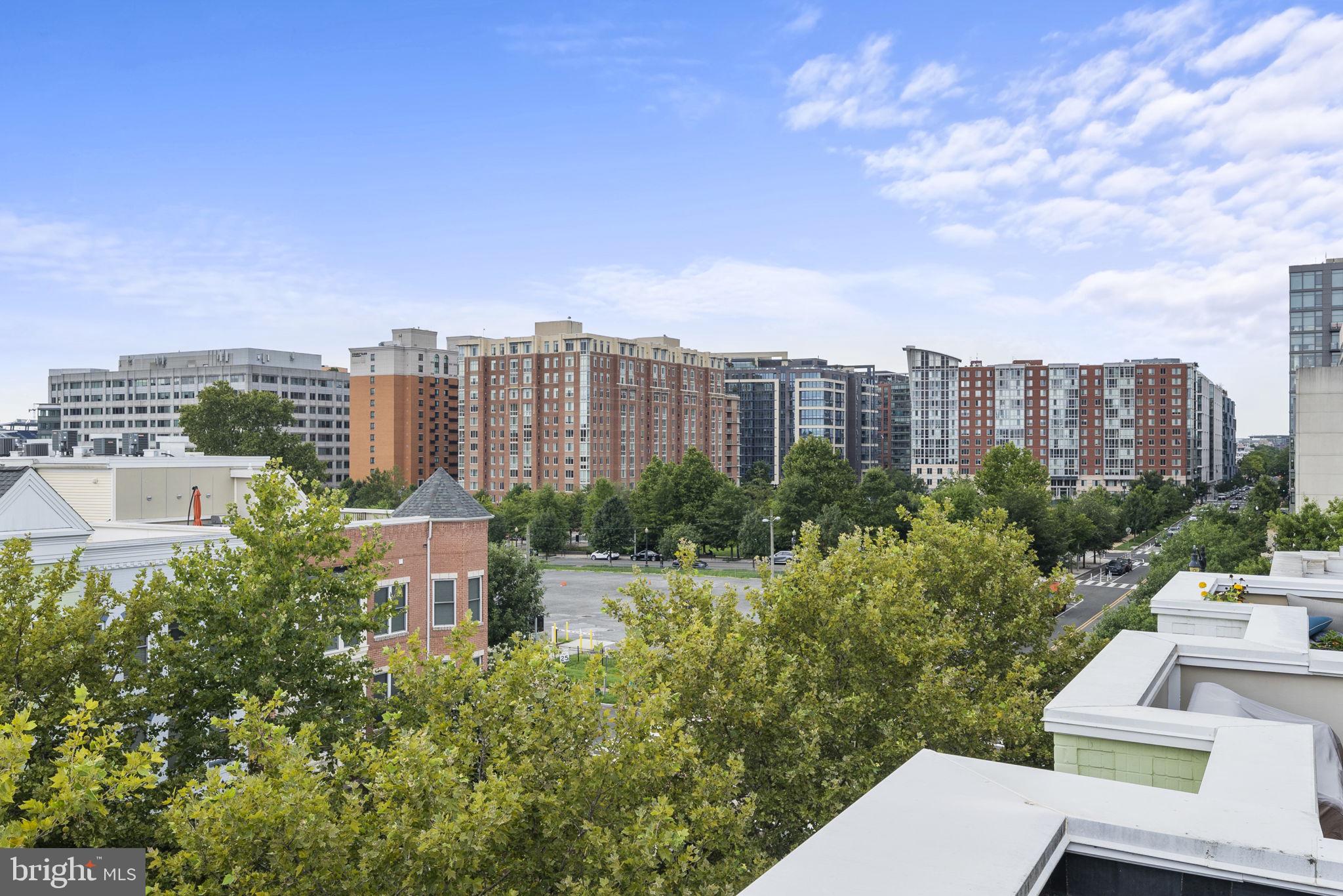 312 I Street Southeast Washington, DC 20003 - Photo 5 of 6