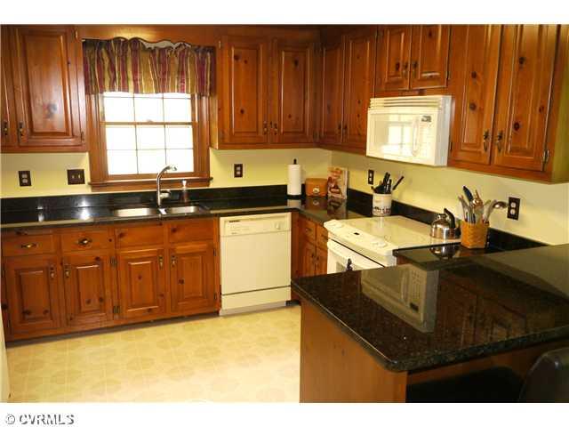 5606 North Chase Road Midlothian, VA 23112 - Photo 4 of 12 Kitchen