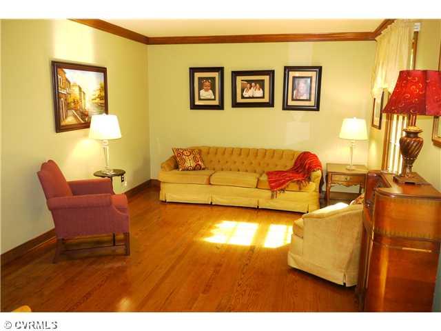 5606 North Chase Road Midlothian, VA 23112 - Photo 5 of 12 Living Room