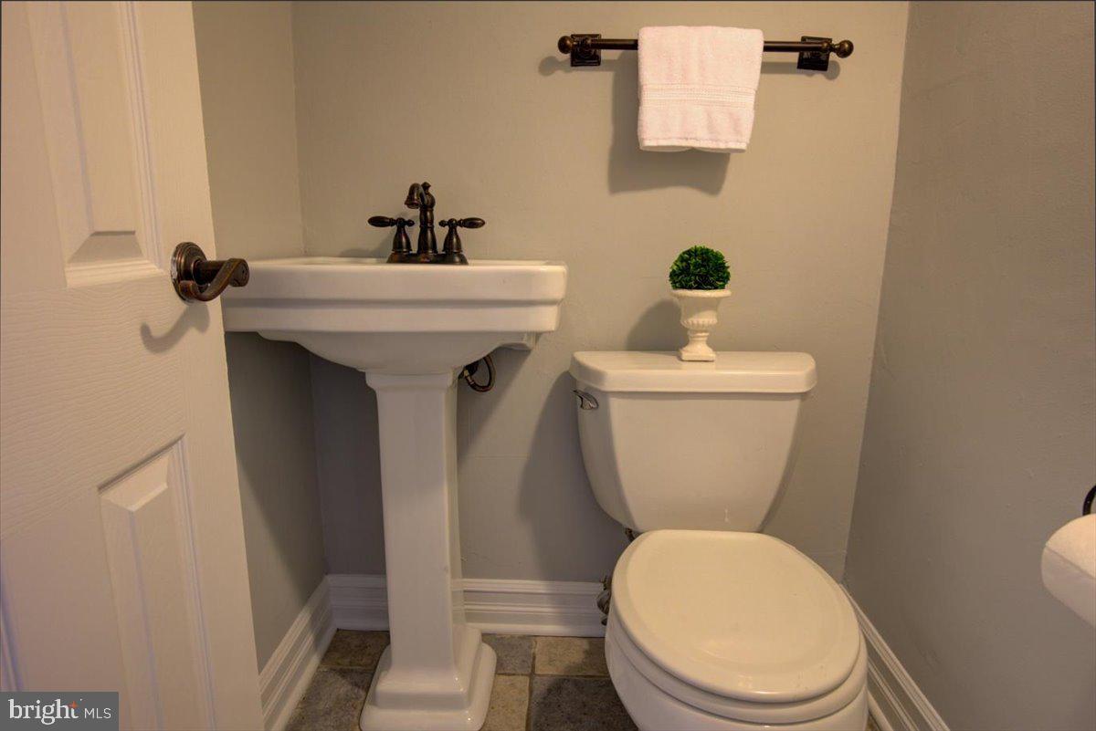 124 Conestoga Road Malvern, PA 19355 - Photo 18 of 34 Updated powder room
