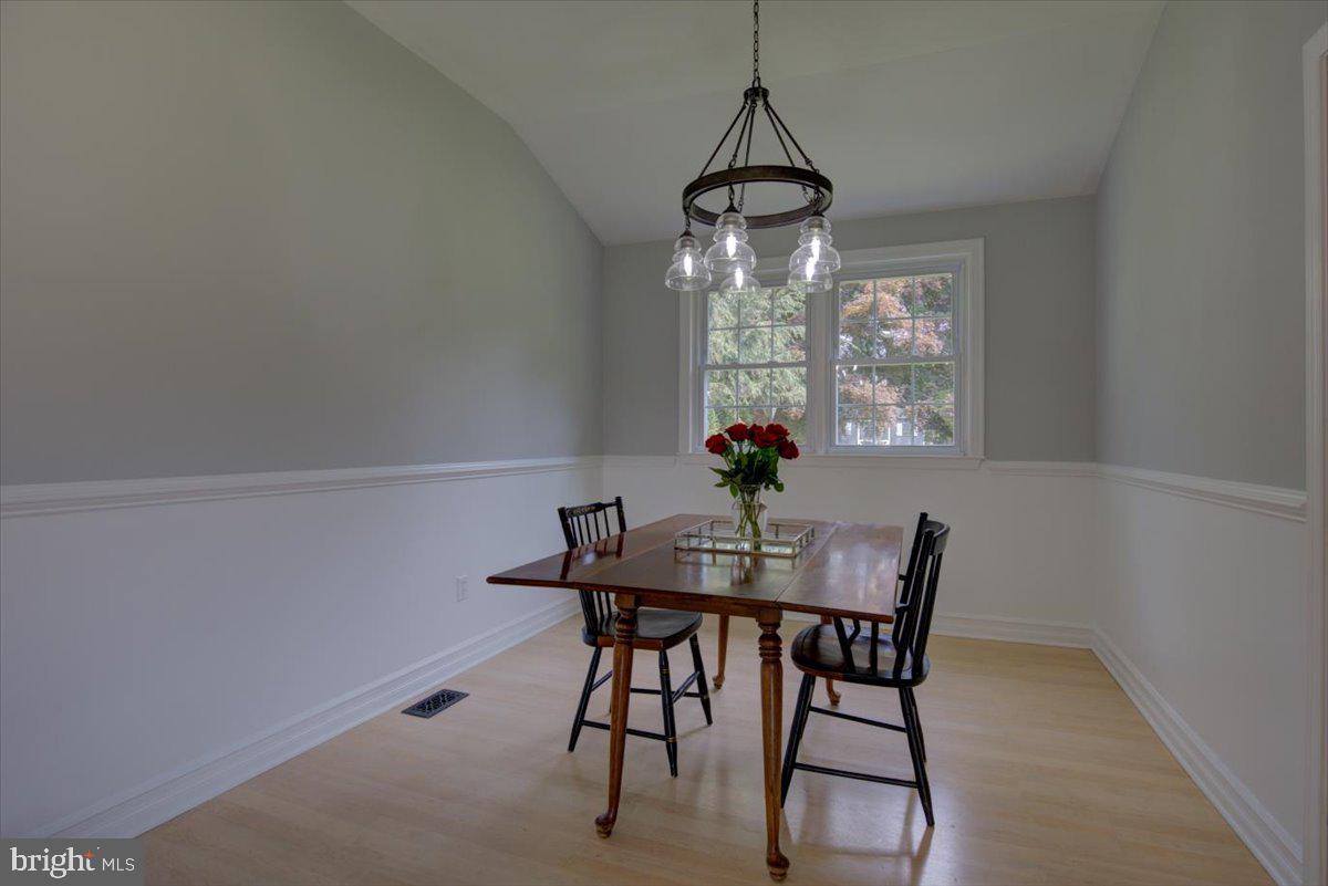 124 Conestoga Road Malvern, PA 19355 - Photo 9 of 34 Dining room with vaulted ceiling