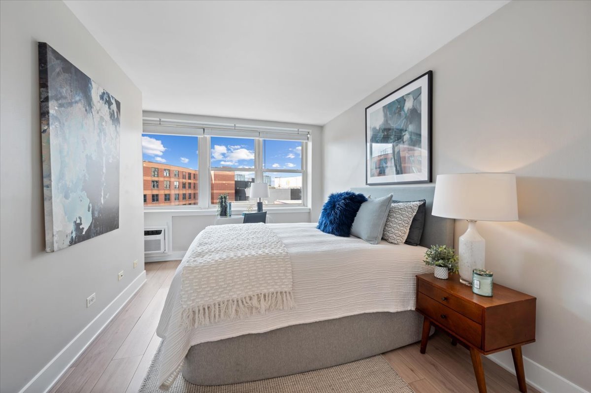 2300 North Commonwealth Avenue, Unit 7J Chicago, IL 60614 - Photo 13 of 20 a spacious bedroom with a bed and window