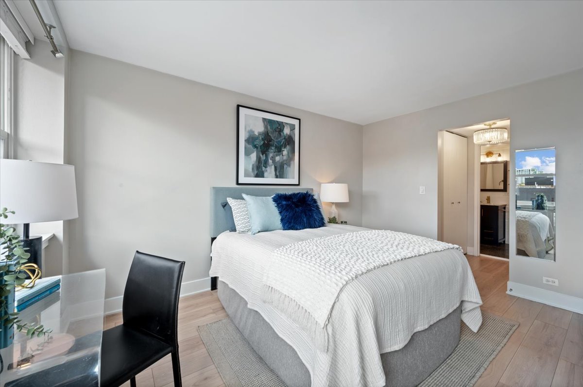 2300 North Commonwealth Avenue, Unit 7J Chicago, IL 60614 - Photo 15 of 20 a bedroom with a bed and a chair