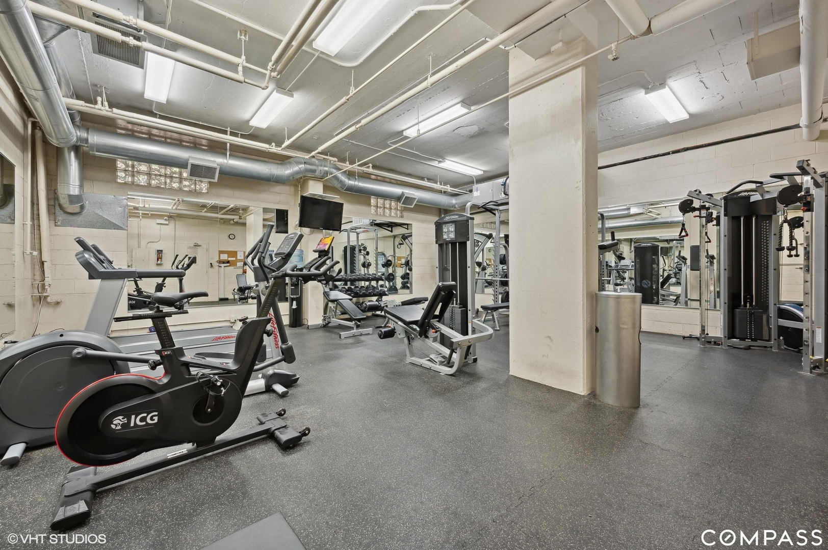 2300 North Commonwealth Avenue, Unit 7J Chicago, IL 60614 - Photo 20 of 20 a view of a room with gym equipment