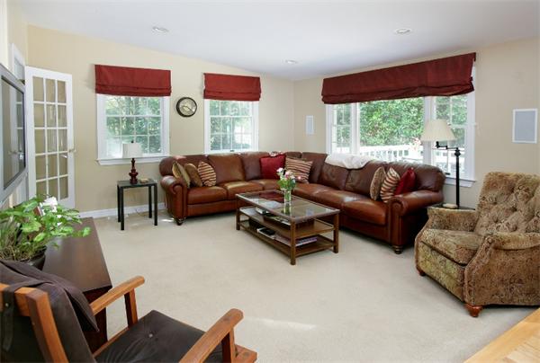 85 Emerson Road Wellesley, MA 02481 - Photo 3 of 7