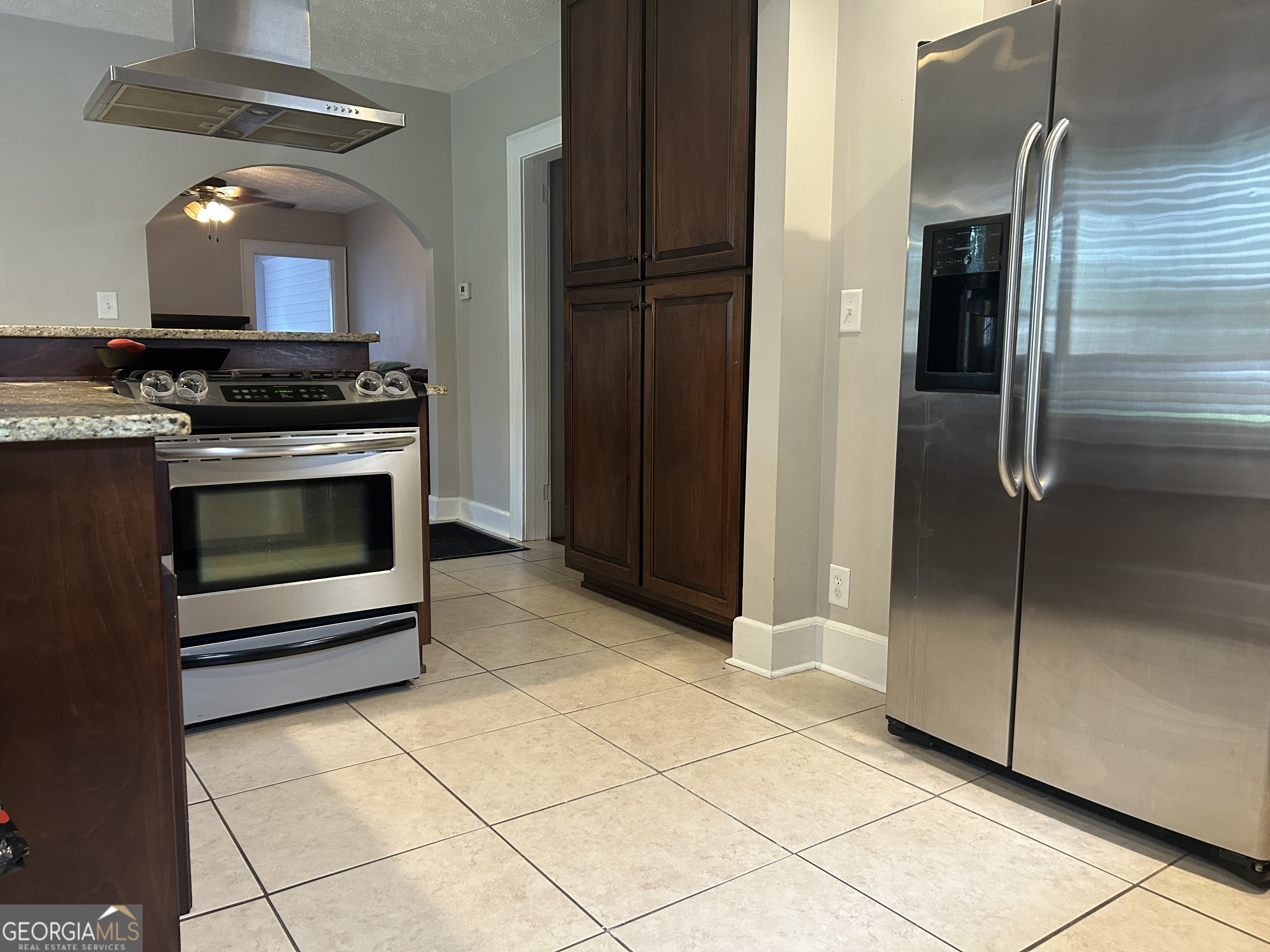 18 Terracedale Court Griffin, GA 30224 - Photo 4 of 27 a kitchen with stainless steel appliances granite countertop a refrigerator and a stove